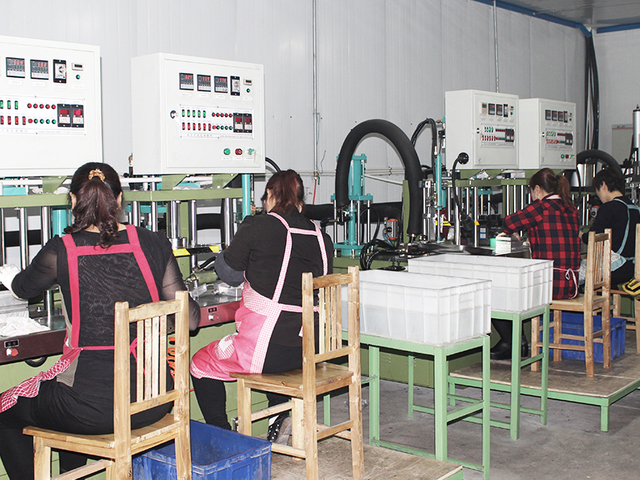 Betriebe von Arbeitern im Bereich Metallprodukte